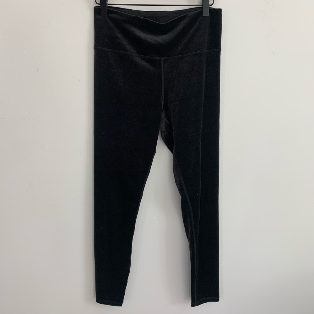 Athleta Elevation Velvet Tight Leggings in Black Size M